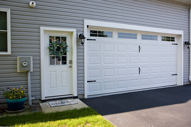 24/7 Emergency Garage Door Panel Replacement experts in Maysville, MO